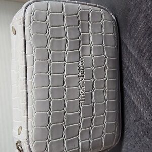 TRISH MCEvoy MAKE-UP CASE IN LAVANDER